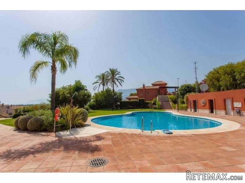 3 bedroom detached house for sale - 2