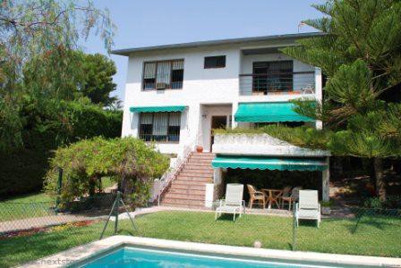 A large detached family house 250..