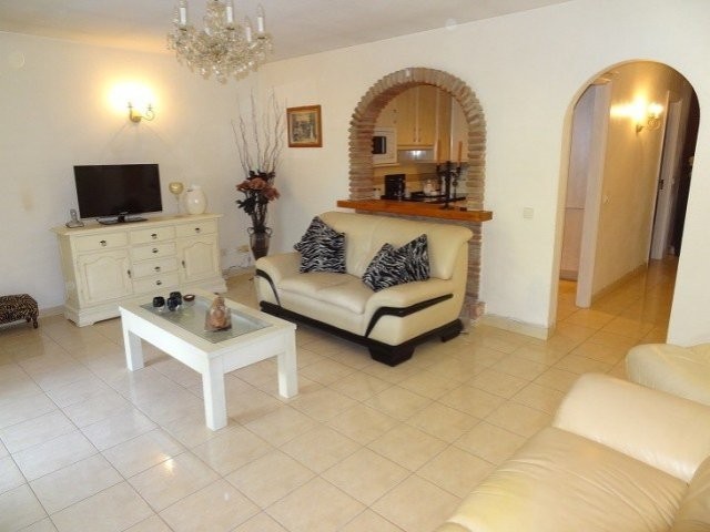 2 Bed Apartment for sale in Calahonda
