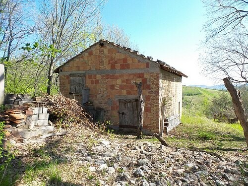 Large detached habitable property in a.. - 2