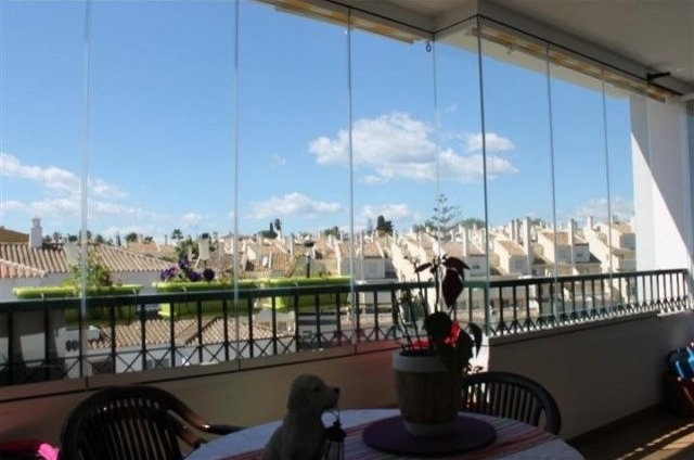 2 Bed Apartment for sale in Calahonda