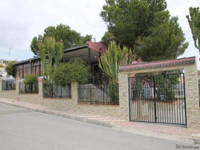 8 Bedrooms - Villa - Alicante - For Sale
