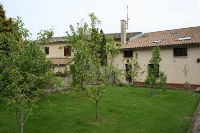 7 bedroom House For Sale: 79200..