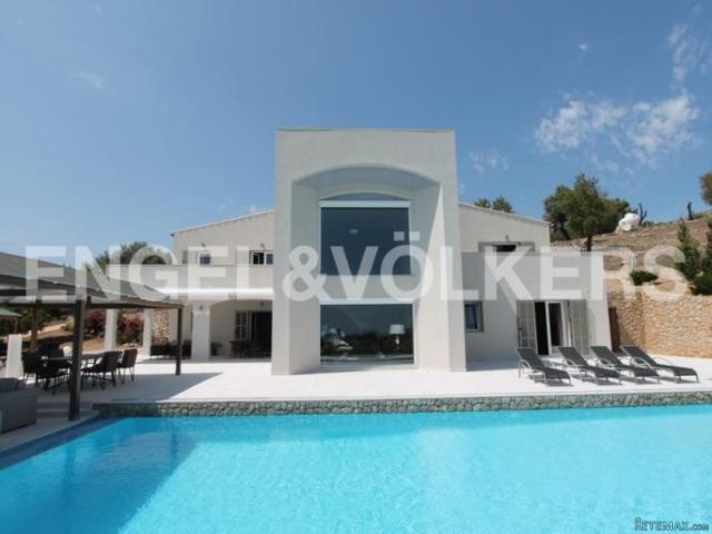 Spectacular finca with breathtaking sea..