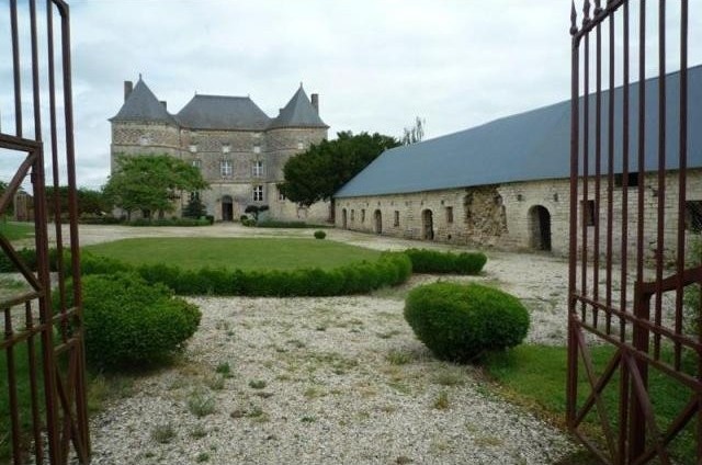 14 bedroom Castle For Sale: 53240 LAVAL - 2