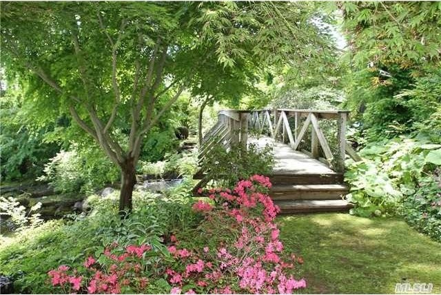 1484 Laurel Hollow Rd Laurel Hollow, NY..