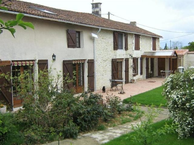 4 bedroom Longere For Sale: 86170 25.. - 2