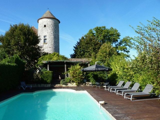 14th Century Chateau With Pool And Golf..