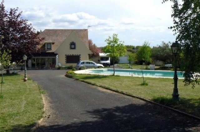 4 bedroom Villa For Sale: 86360..