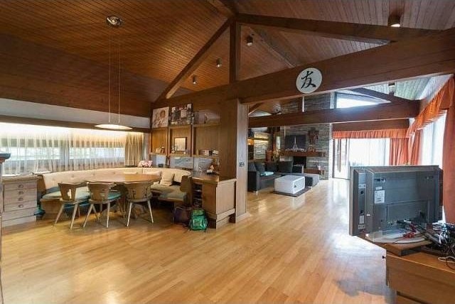 Generous and sunny located house close.. - 2