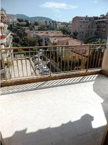 Luxurious two bed in Le Ray - 2