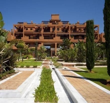 Apartment - This exclusive beachfront..