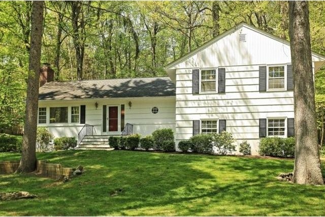 3 bedroom Residence For Sale: Armonk..