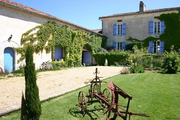 Riberac / Dordogne. Equestrian estate..