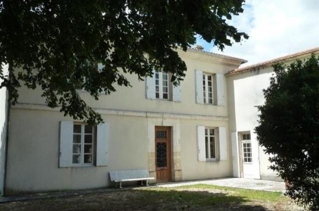 4 bedroom House For Sale: 33000 BORDEAUX