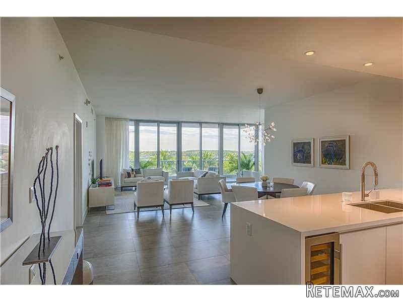 3 bedroom Flat For Sale: 801 S Pointe.. - 2