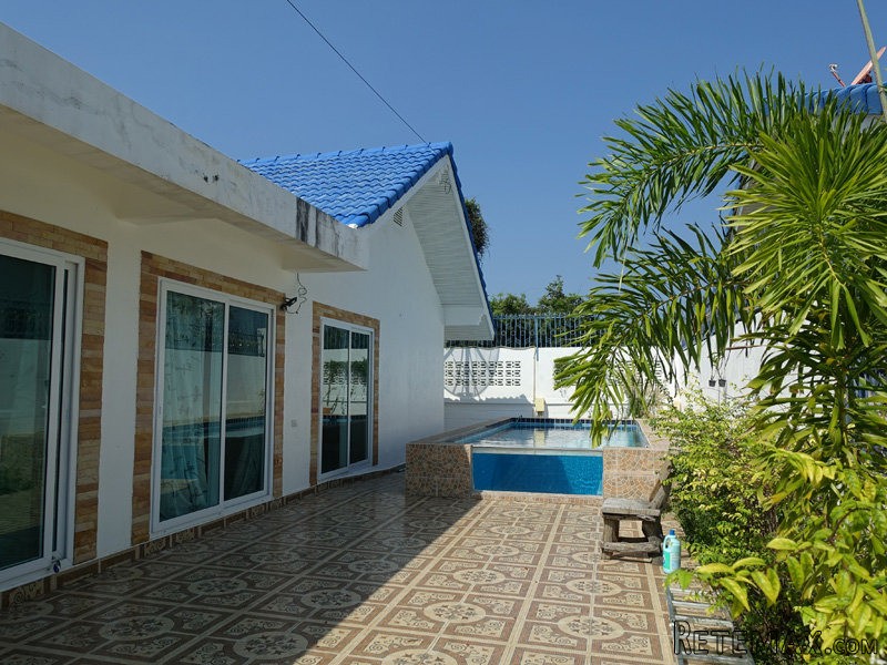 Investment property: 4 bedroom pool..