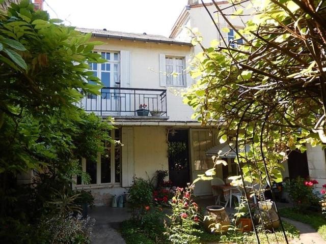 5 bedroom Town House For Sale: 79000..