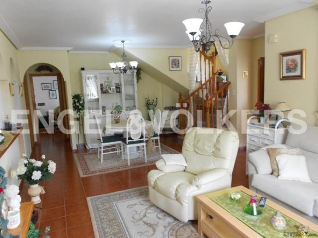 Spacious villa with high-tech quality - 2