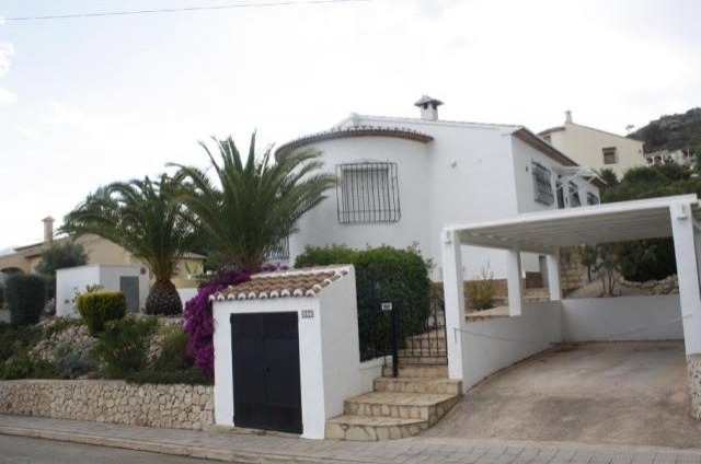 2 Bedrooms - Villa - Alicante - For Sale