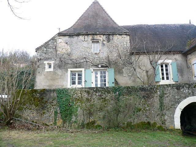 Great Value Old House To Renovate In..