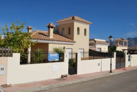 3 bedroom detached single storey villa..