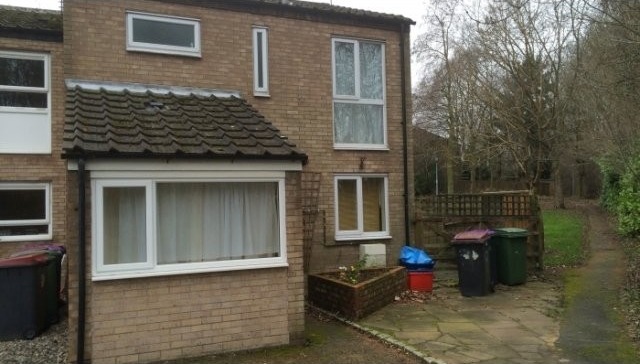 ROOM TO LET IN HOLLINSWOOD - ALL BILLS..