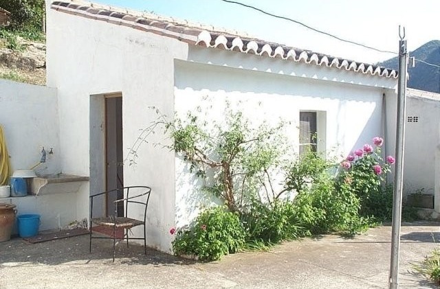 Villa - This detached traditional..