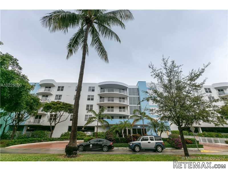 2 bedroom Flat For Sale: 1555 N..
