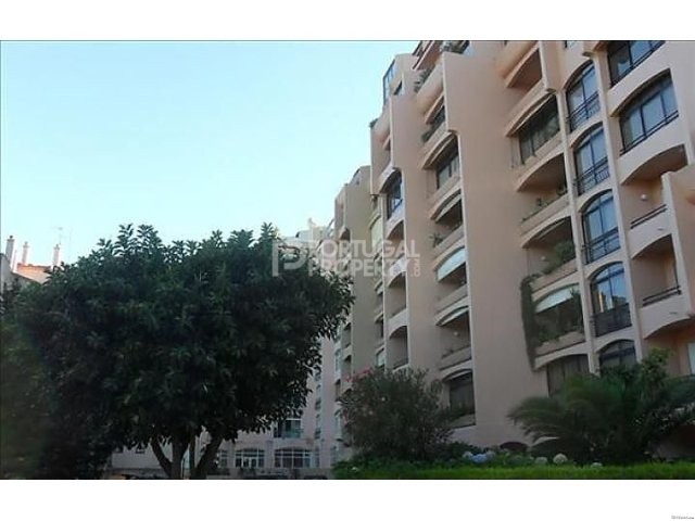 Charming 4 bedroom apartment in Cascais