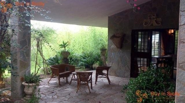 2 bedroom Farm House For Sale: C.da..
