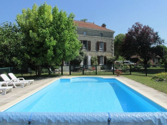 Beautifully Presented Maison De Maitre.. - 2