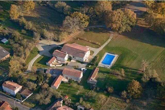 16 bedroom House For Sale: 86500 VIENNE - 2