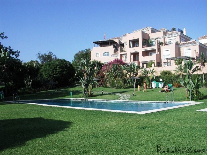 2 Bedroom Middle Floor Apartment