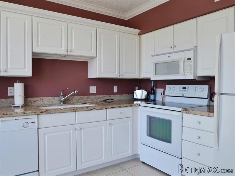 2 bedroom Flat For Sale: 3554 Ocean.. - 2