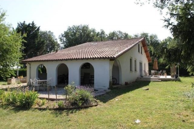 4 bedroom Villa For Sale: 86000 10 KM..