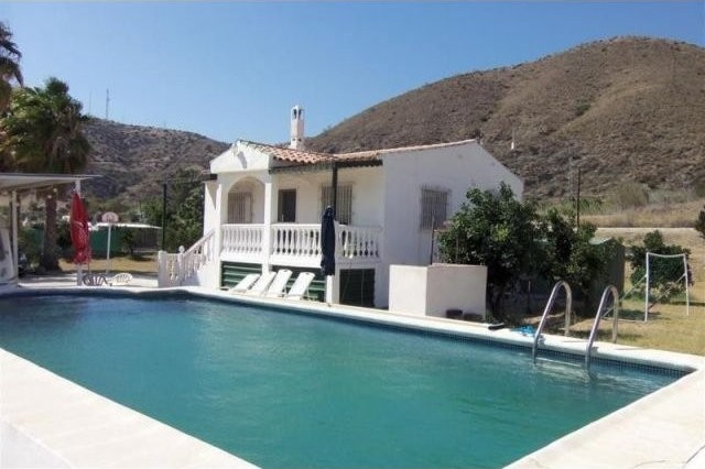 Villa - This cute country cottage has a..