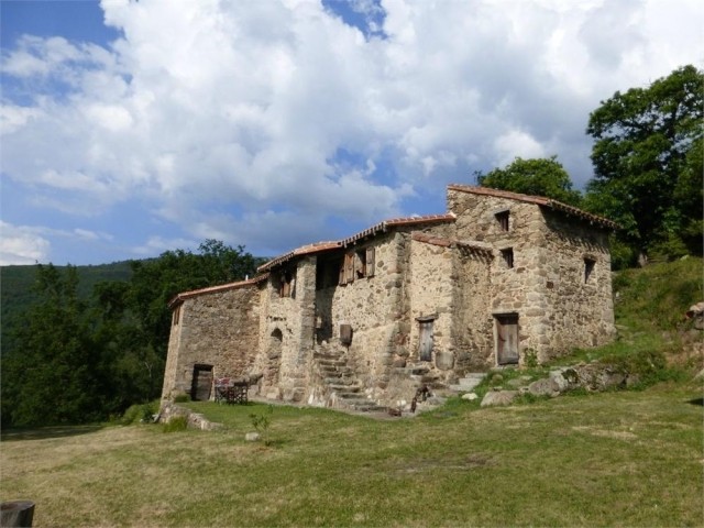 Magnifique Mas En Pierre Du Xviième..