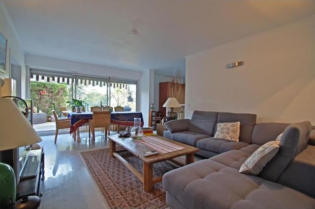 Secured residence with swimming pool in..