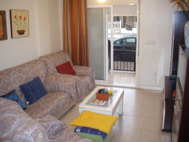 GROUND FLOOR 2 BEDROOM APARTMENT IN LOS.. - 2