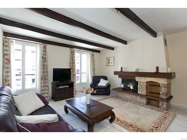 Spacious, bright and full of original..