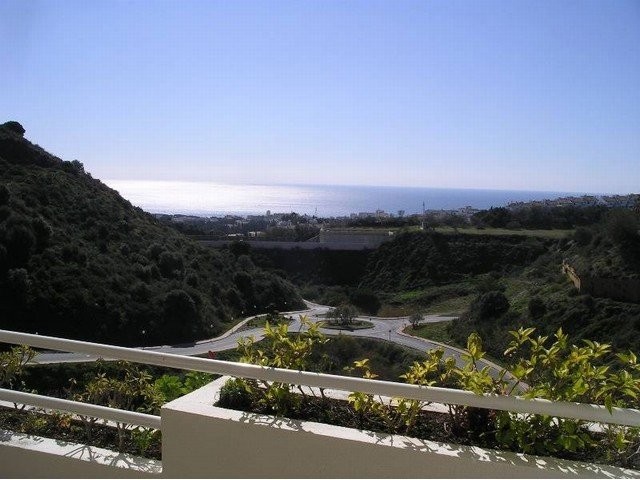 3 Bed Apartment for sale in Calahonda