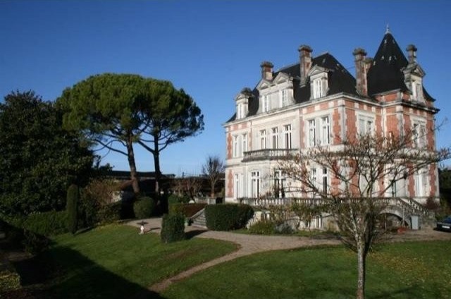 7 bedroom Manor House For Sale: 16000..