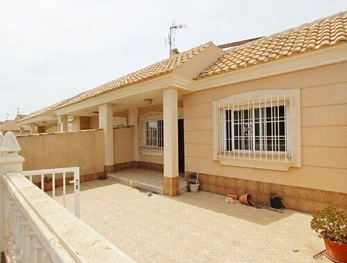 FRONTLINE BEACH VILLA - SEA VIEWS