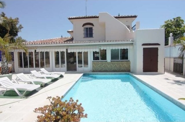 Villa - Perfect Location! Short or Long..