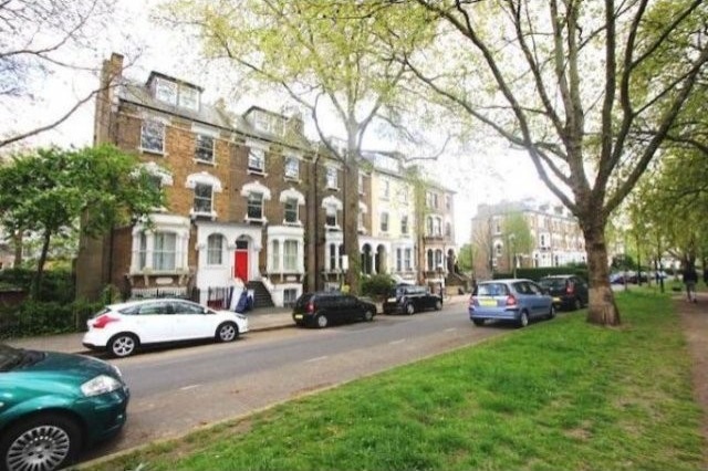 2 Bed Flat/Apartment To Let in London - 2