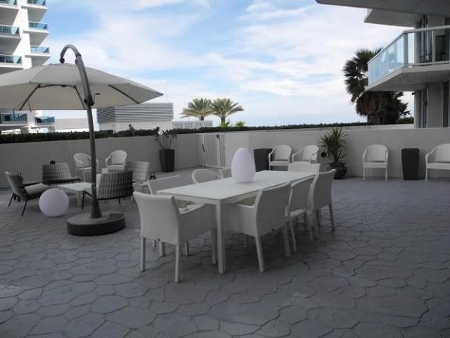 1 bedroom Flat For Sale: 6515 COLLINS..
