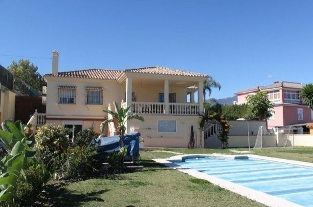 4 Bedrooms - Villa - Malaga - For Sale