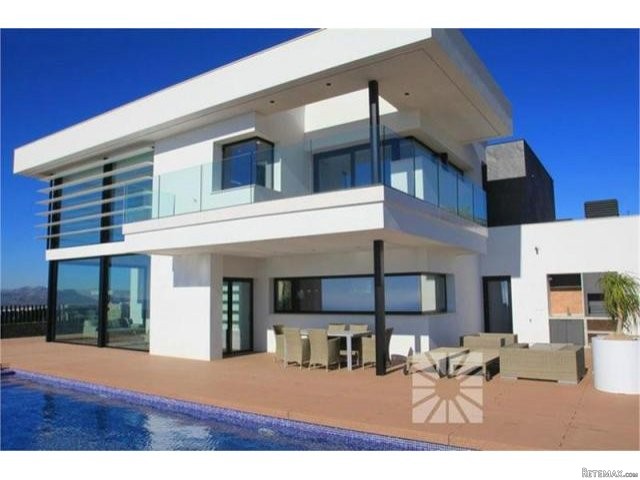 4 bedroom Villa For Sale: Sea Views..