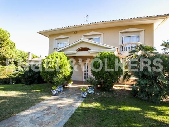 For Large Families in Barcelona Coast
